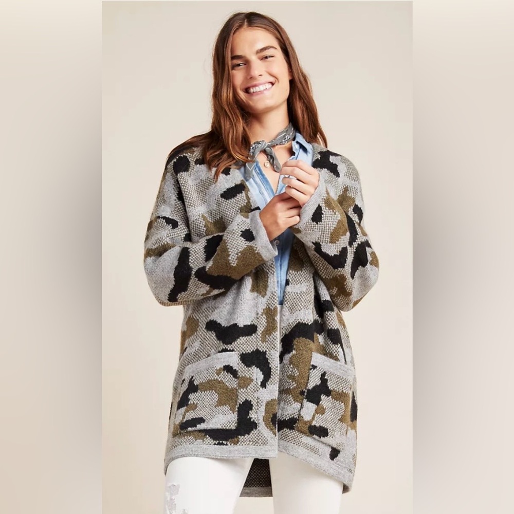 ANTHROPOLOGIE VERA CAMO CARDIGAN, SIZE S.